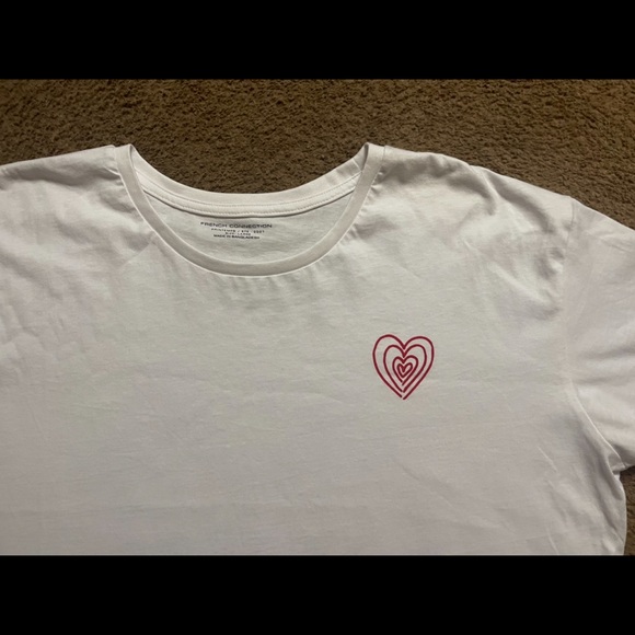 FRENCH CONNECTION Red Hearts Cropped Graphic Tee - Size Large - Picture 2 of 4